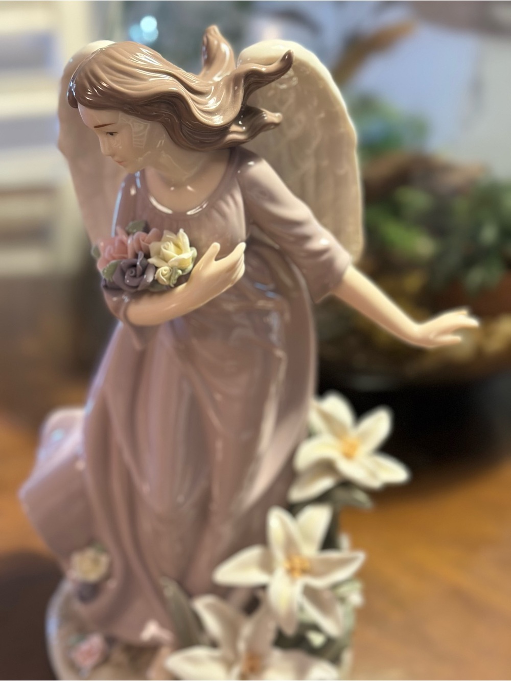 Porcelain Angel figurine Grandeur Noel 2003 Collector's Edition
